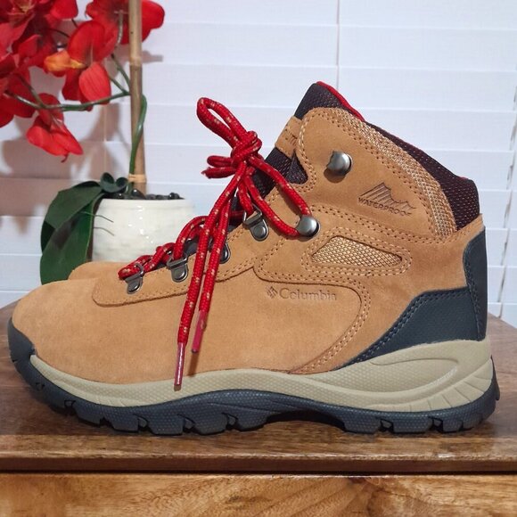 Columbia Shoes - women's waterproof Columbia Newton Ridge brown red laces boots size 8
